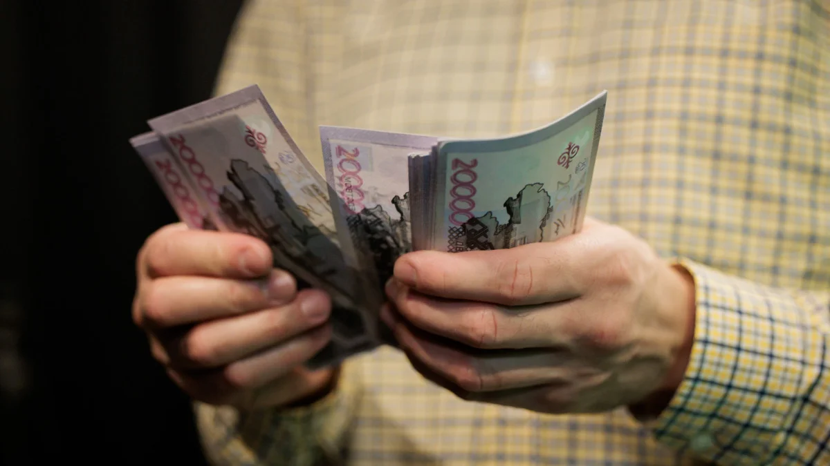 Казахстанцы за год заняли у банков более 3 трлн тенге: потребительские кредиты продолжают расти