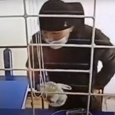 Грабители облили кассира бензином в Караганде. Видео