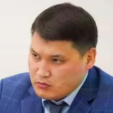 "Чувствует себя лучше": коллеги рассказали о состоянии замакима Шымкента после стрельбы