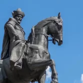 В Астане на место вернули памятник хану Кенесары