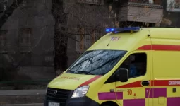"Сигнал SOS передается в МВД": врачи скорой помощи в Астане и Алматы начали носить видеожетоны