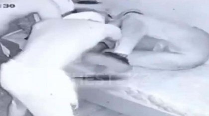 Проспал ограбление: кража денег на заправке попала на видео в Мангистау