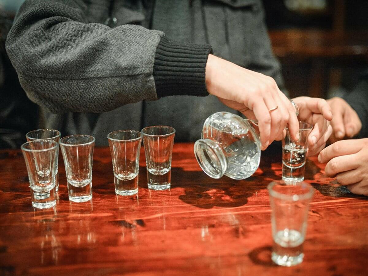 Как алкоголь влияет на коронавирус
