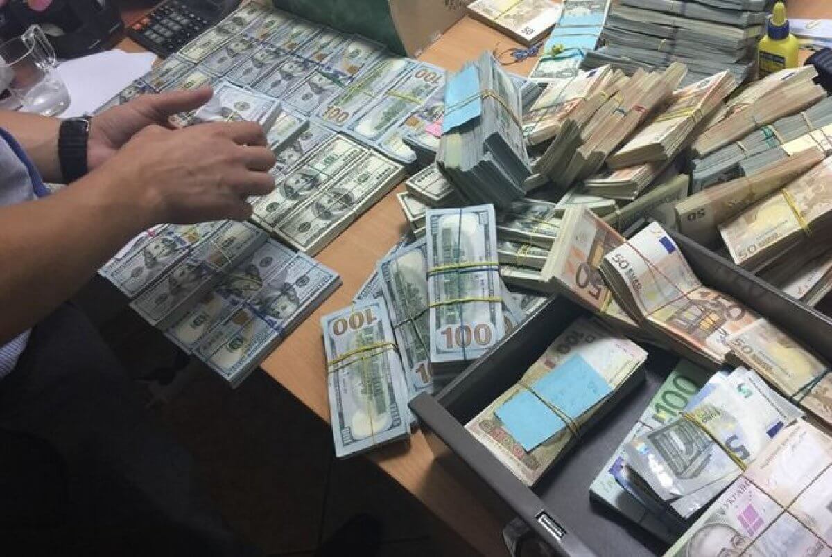 Незаконные обналичивания на страшные суммы денег проворачивали преступные группировки в Алматы