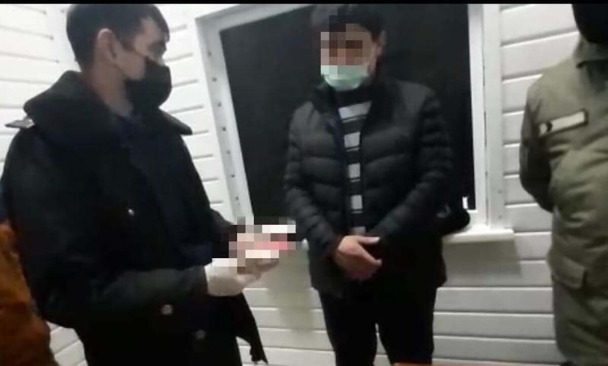 Наркотики в презервативах: житель Шымкента пытался пересечь границу с контрабандой