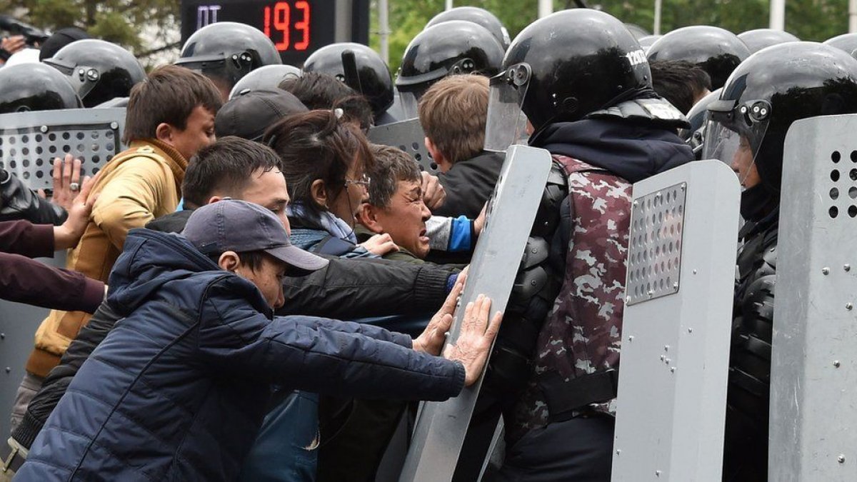 «Бессистемная оппозиция - это путь в никуда» - политолог Никита Шаталов