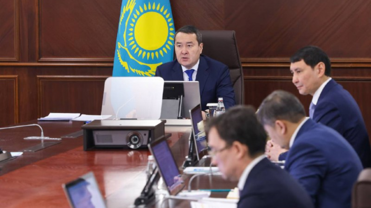 Смаилов поручил усилить контроль на входе в школы после инцидента в СКО