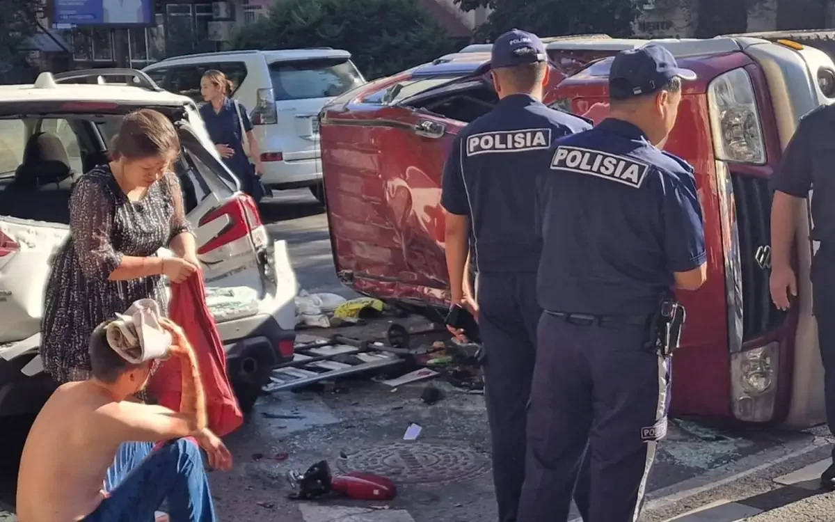 Полицейский автобус снес легковушку в Алматы