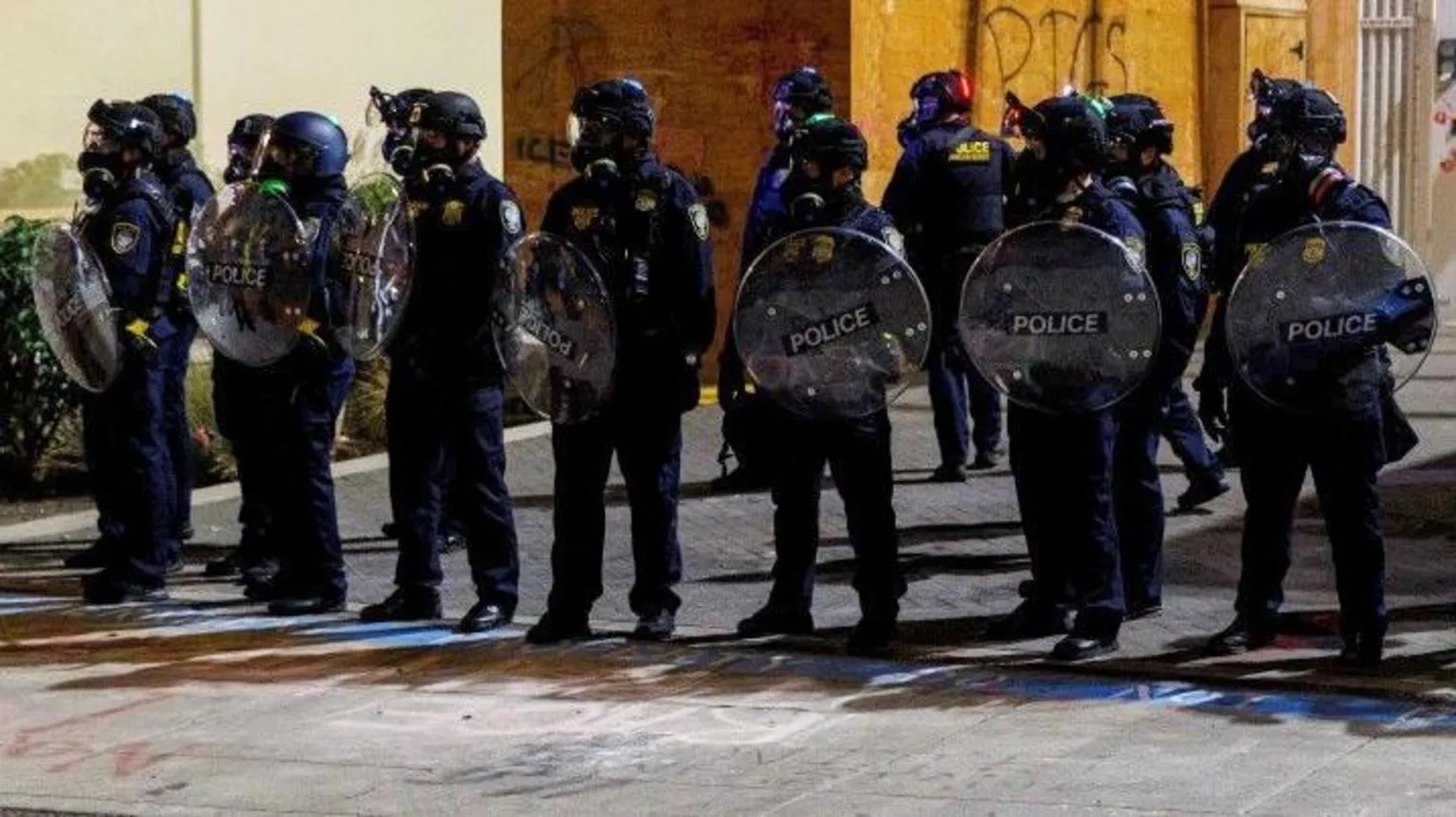 Дональд Трамп приказал ввести войска в Портленд