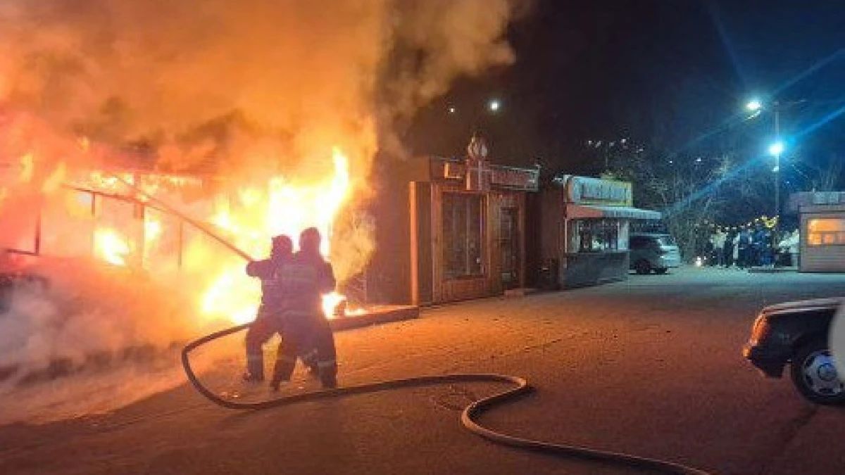 Трое детей погибли при пожаре в Астане, женщина в тяжёлом состоянии