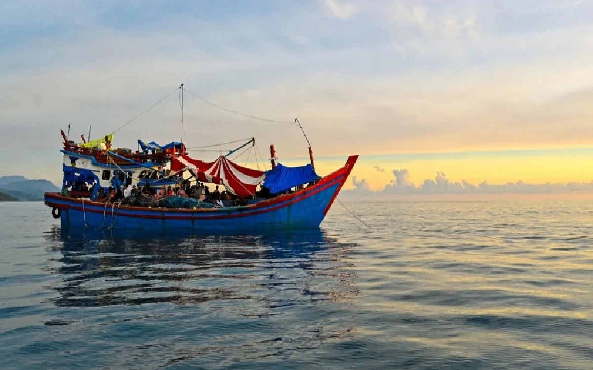 Крушение лодки в Индийском океане: около 250 человек пропали без вести