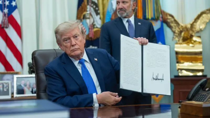 Трамп подписал новые указы против «права почвы» и «родильного туризма» в США